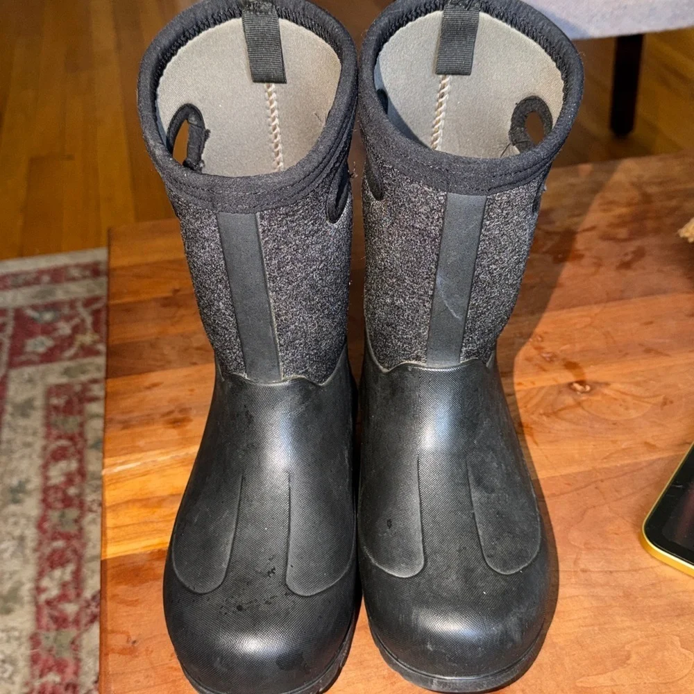 Bogs Kids Black Boots youths 2